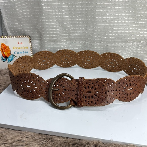 (Z6) Fossil leather belt with cut-out design, size M - Picture 3 of 8